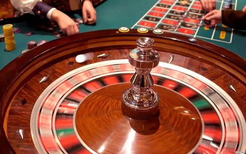 Màn hình game nổ hũ jackpot đang quay tại ev888 trên điện thoại
